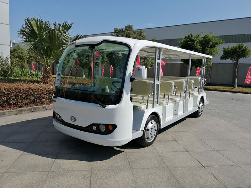 電動(dòng)觀光車(chē)給景區(qū)帶來(lái)了方便快捷